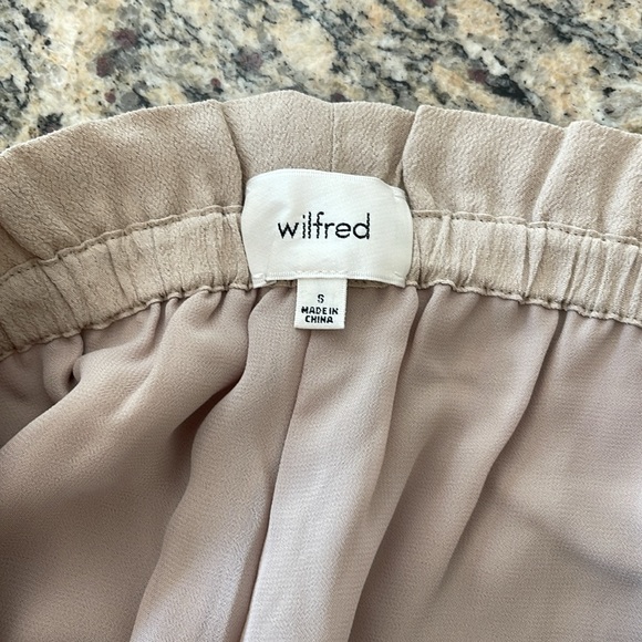 Beige Wilfred Shorts - Picture 3 of 3